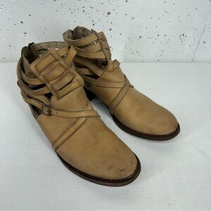 Freebird Women’s size 7 stair Blond Distressed Leather Ankle Boots
